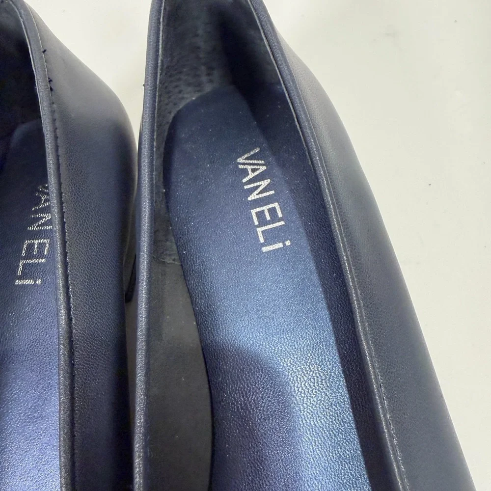 Vaneli Fc-313 Navy Nappa Soft‎ Leather Cap Toe Ballet Flat Narrow size 8SS